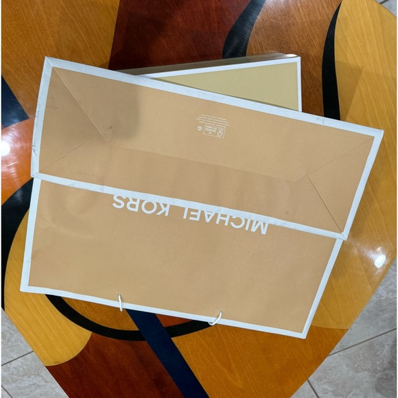 Michael Kors - Picture 2 of 10